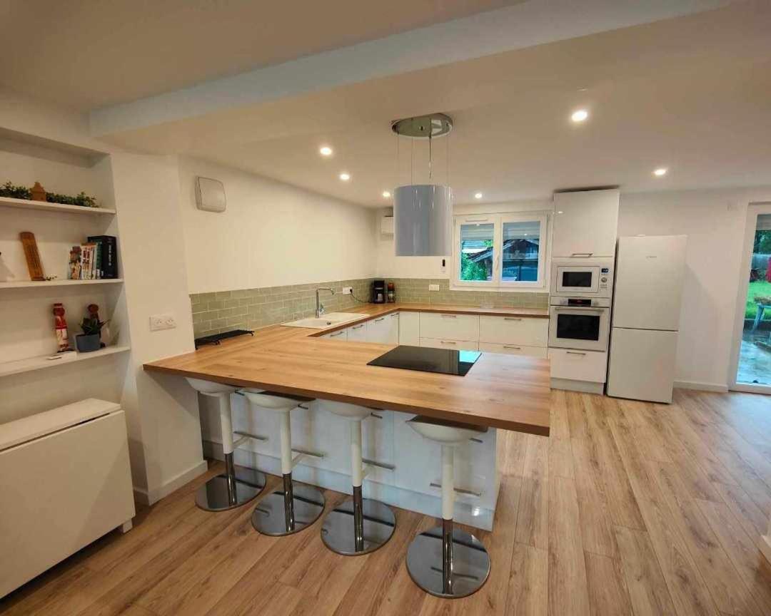 Holiday home Rdc T4 Maison Proche Aeroport Saint-Laurent-de-Mure
